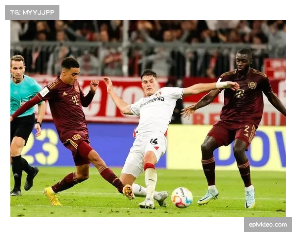 特写：终场哨响，哈维-阿隆索与图赫尔握手，勒沃库森终结拜仁连冠